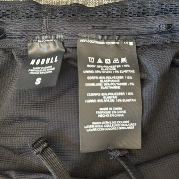 NoBull Women's Hybrid Short 3". Size small. Black - Picture 2 of 3